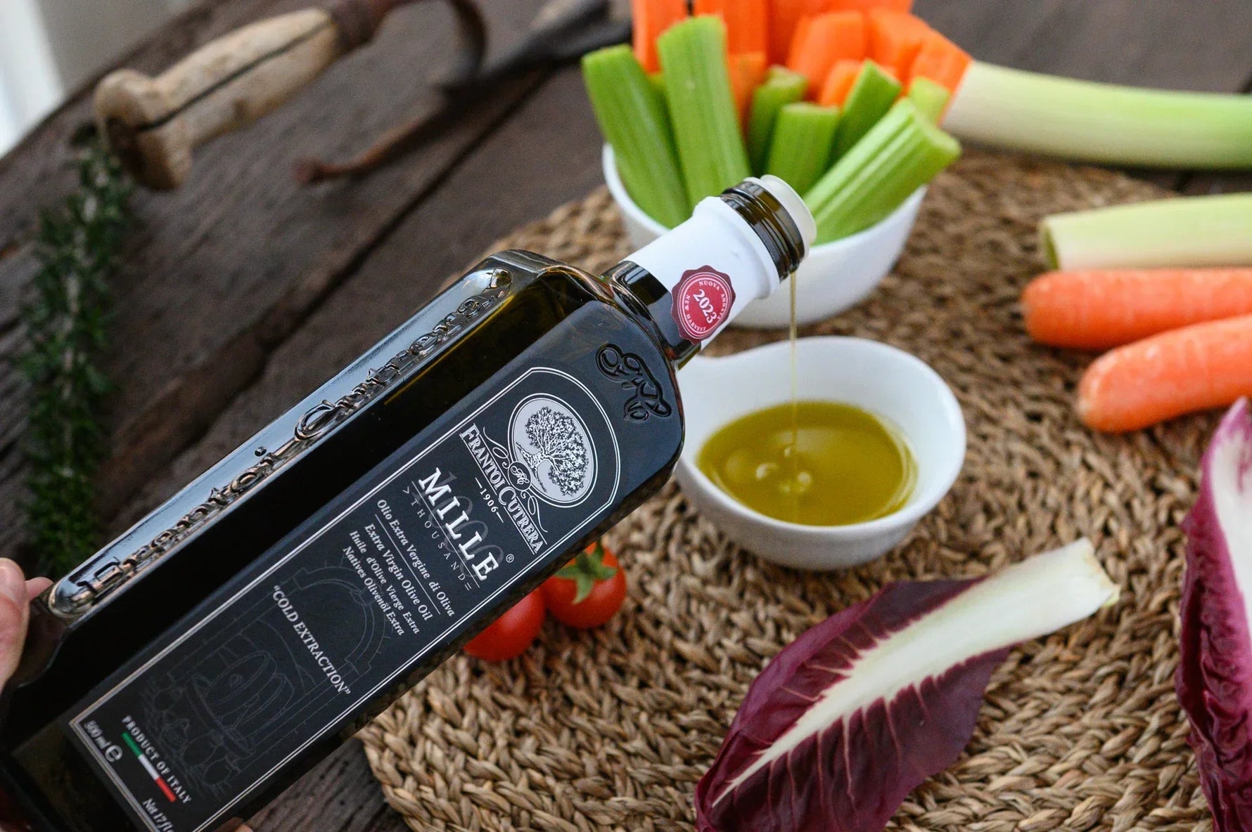 I Polifenoli dell'Olio EVO: Il Segreto della Dieta Mediterranea